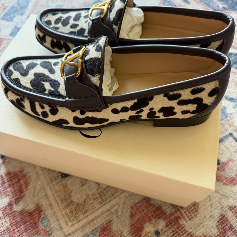 Valentino Garavani Brown and White Loafers with Gold Accent - Picture 5 of 7